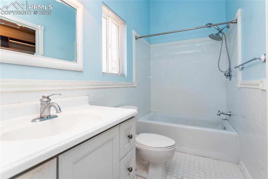 Image 22 of 48: Master Bathroom