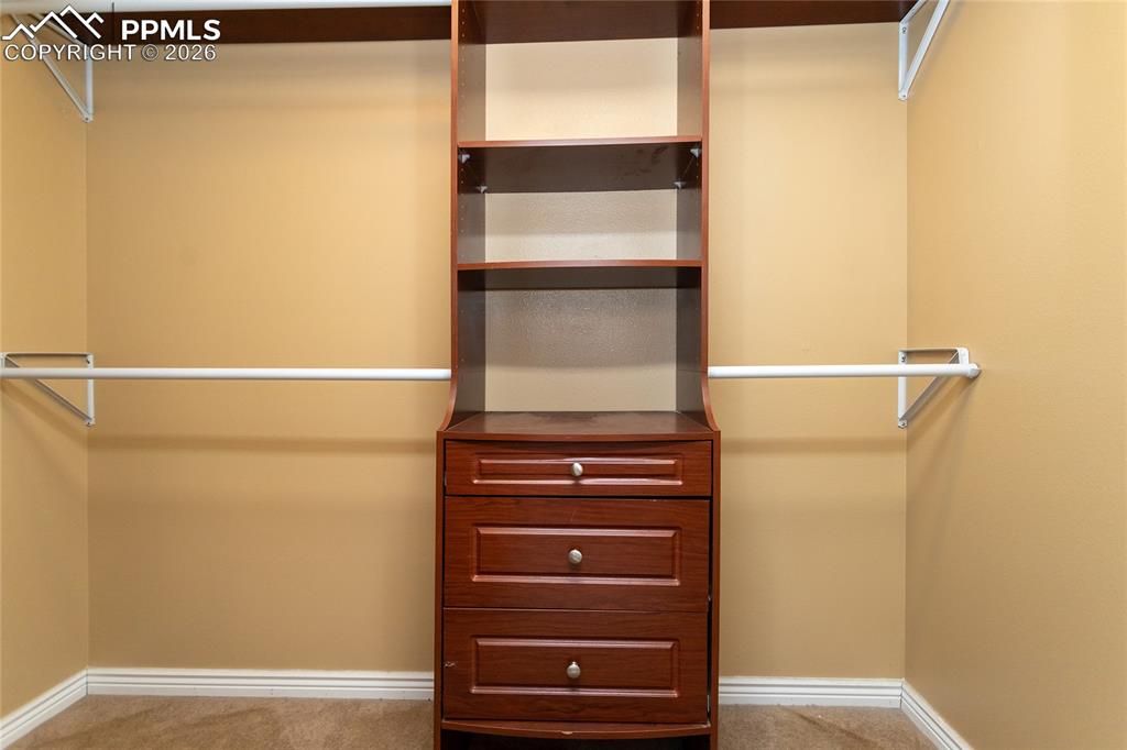 Image 25 of 48: Closet