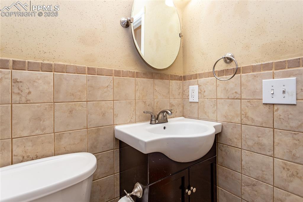 Image 27 of 48: Bathroom