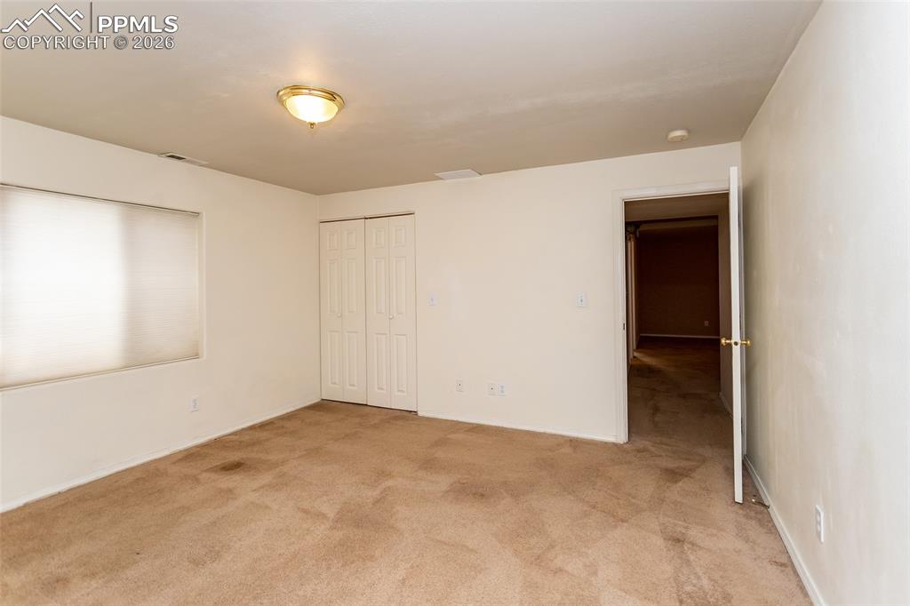 Image 41 of 48: Bedroom