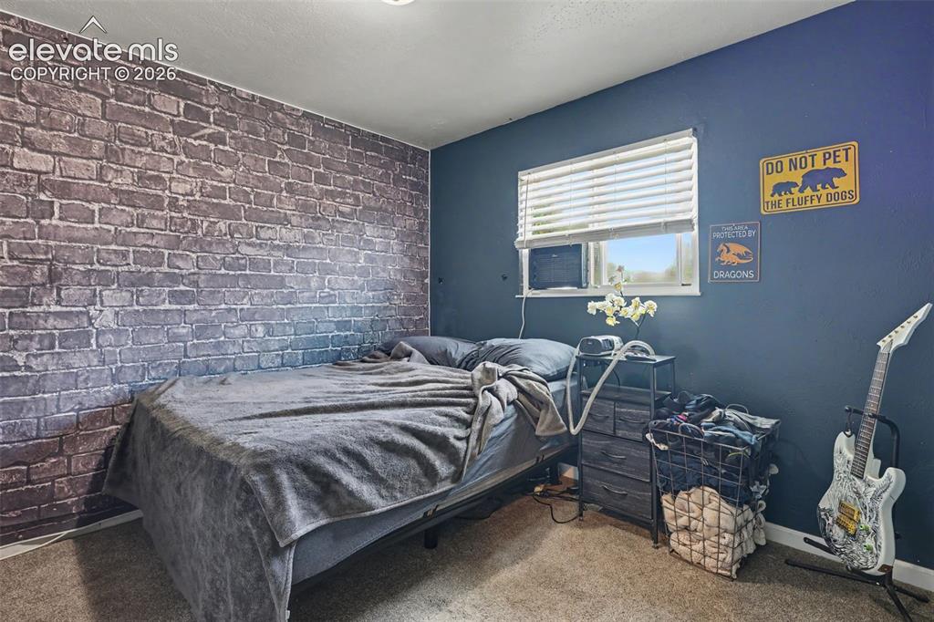 Image 12 of 25: Bedroom