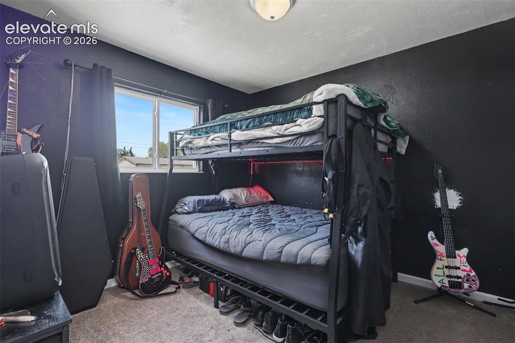 Image 16 of 25: Bedroom