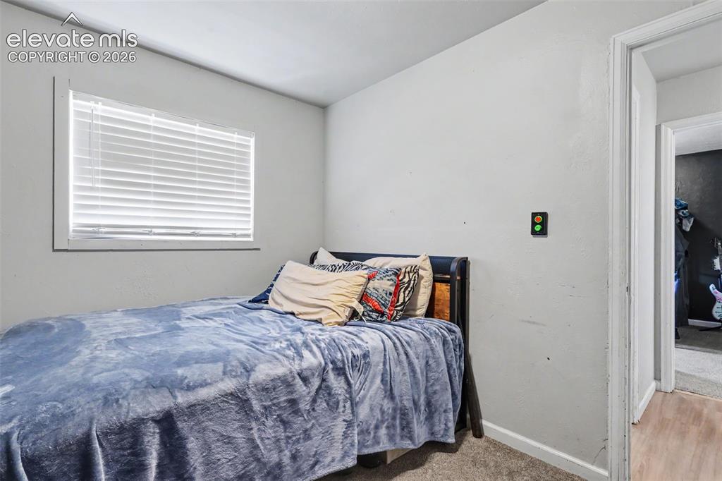 Image 19 of 25: Bedroom