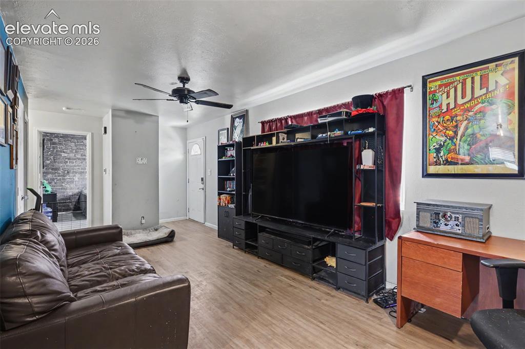 Image 6 of 25: Living Room