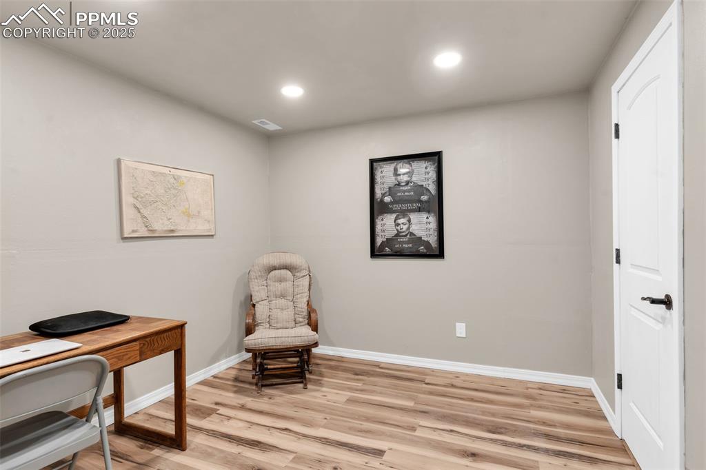 Image 31 of 37: Bonus space for Den or Office located in the basment