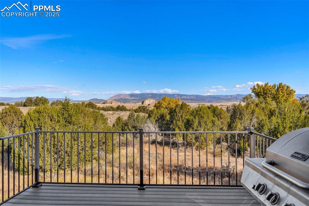 Image 34 of 37: Check out Pikes Peak!