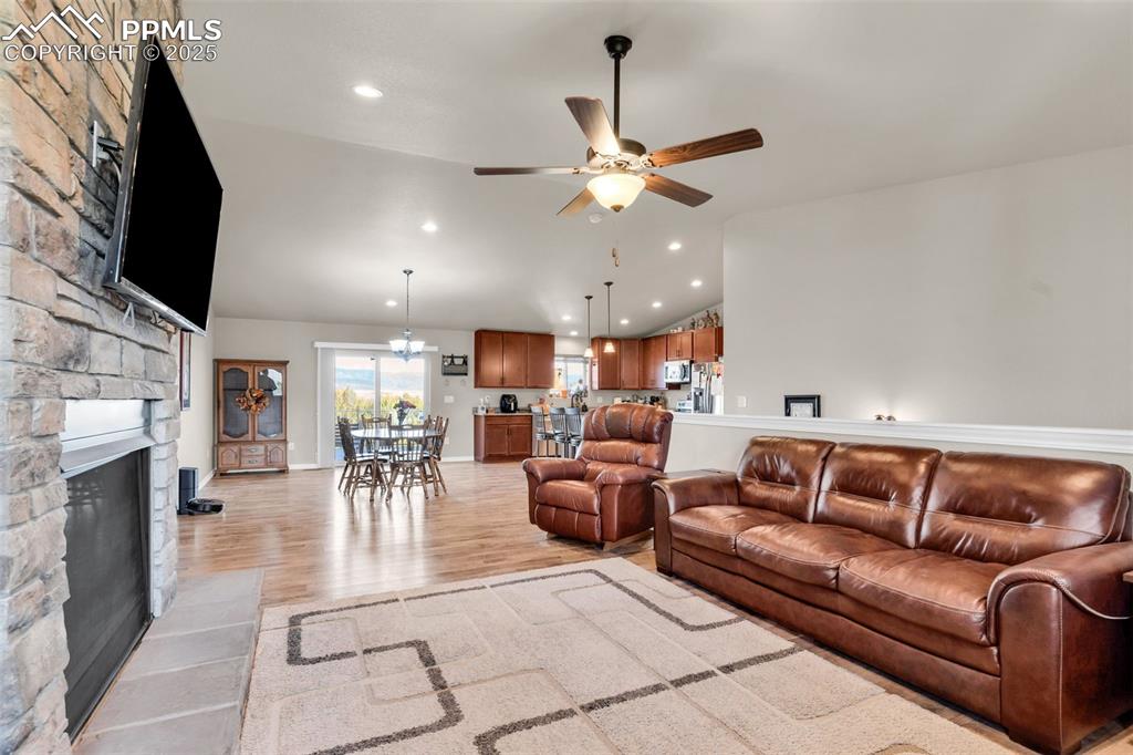 Image 6 of 37: Generous living space