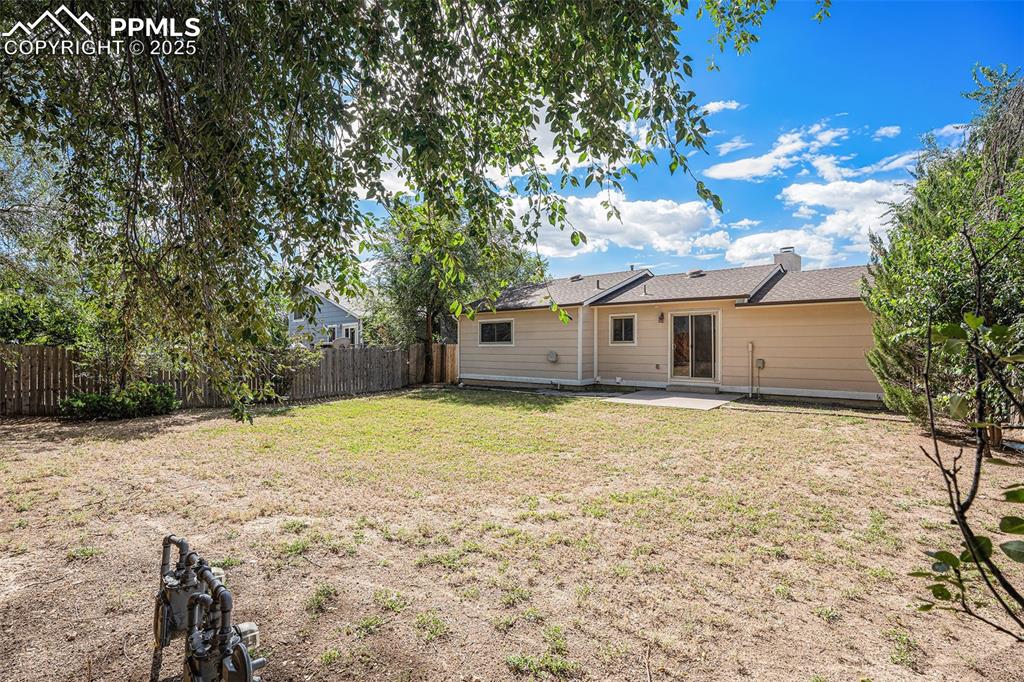 Image 17 of 19: Back of Structure