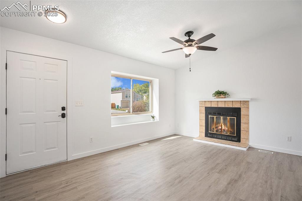 Image 3 of 19: Living Room