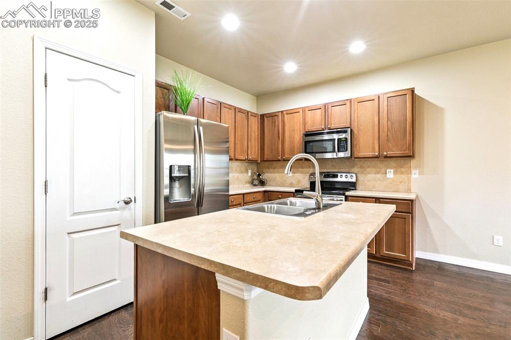 Image 36 of 38: Kitchen