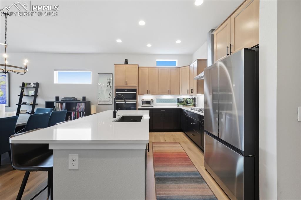 Image 17 of 47: Kitchen