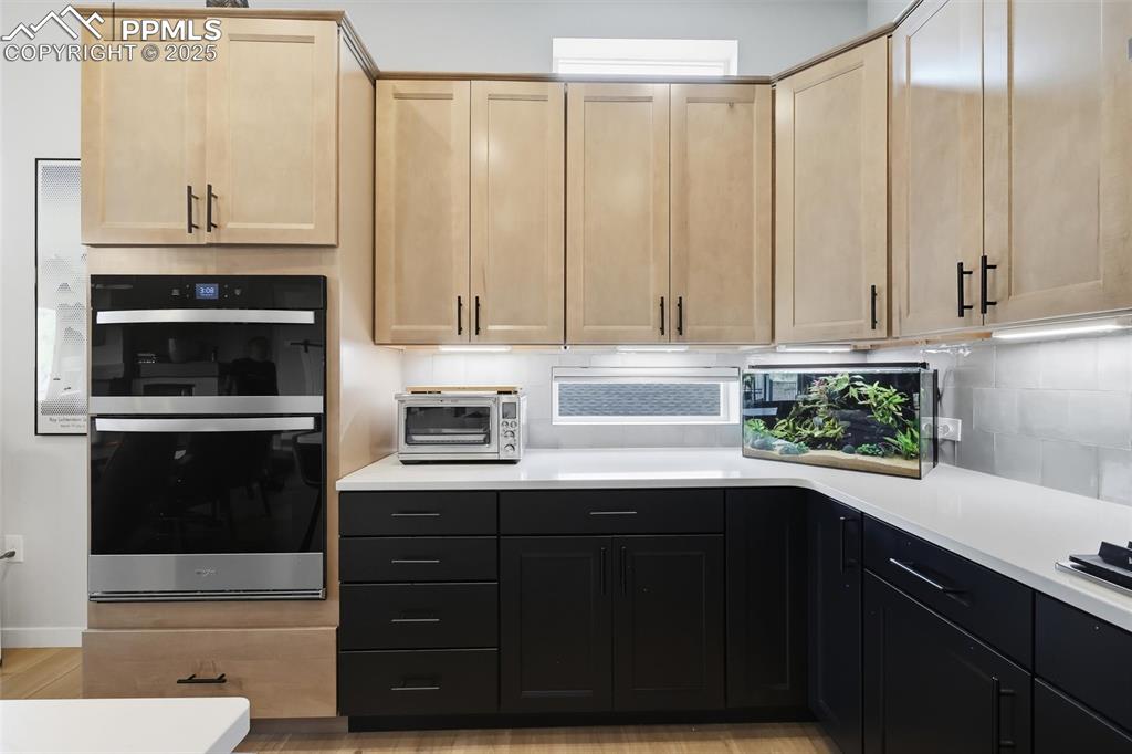 Image 19 of 47: Kitchen