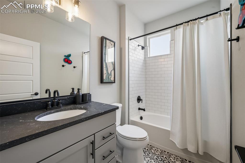 Image 28 of 47: Bathroom