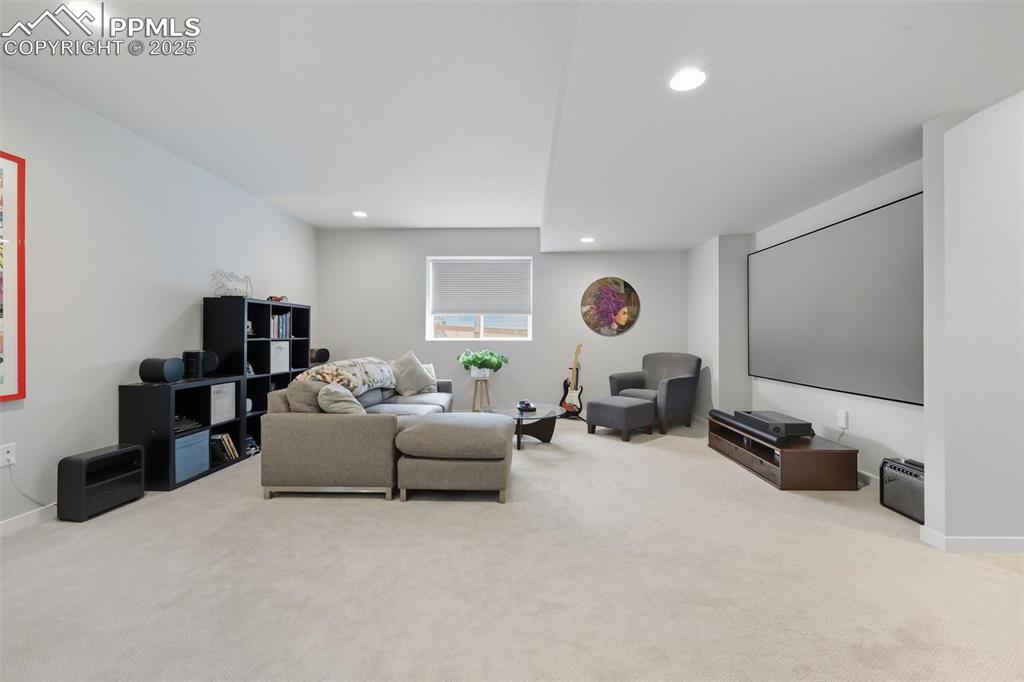 Image 29 of 47: Family Room