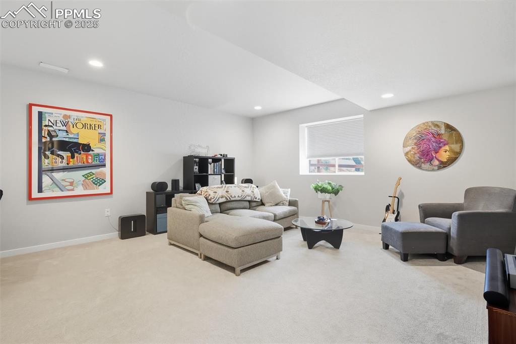 Image 31 of 47: Family Room