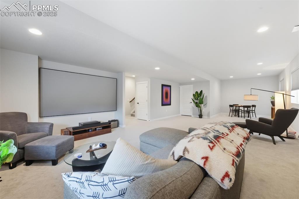 Image 32 of 47: Family Room