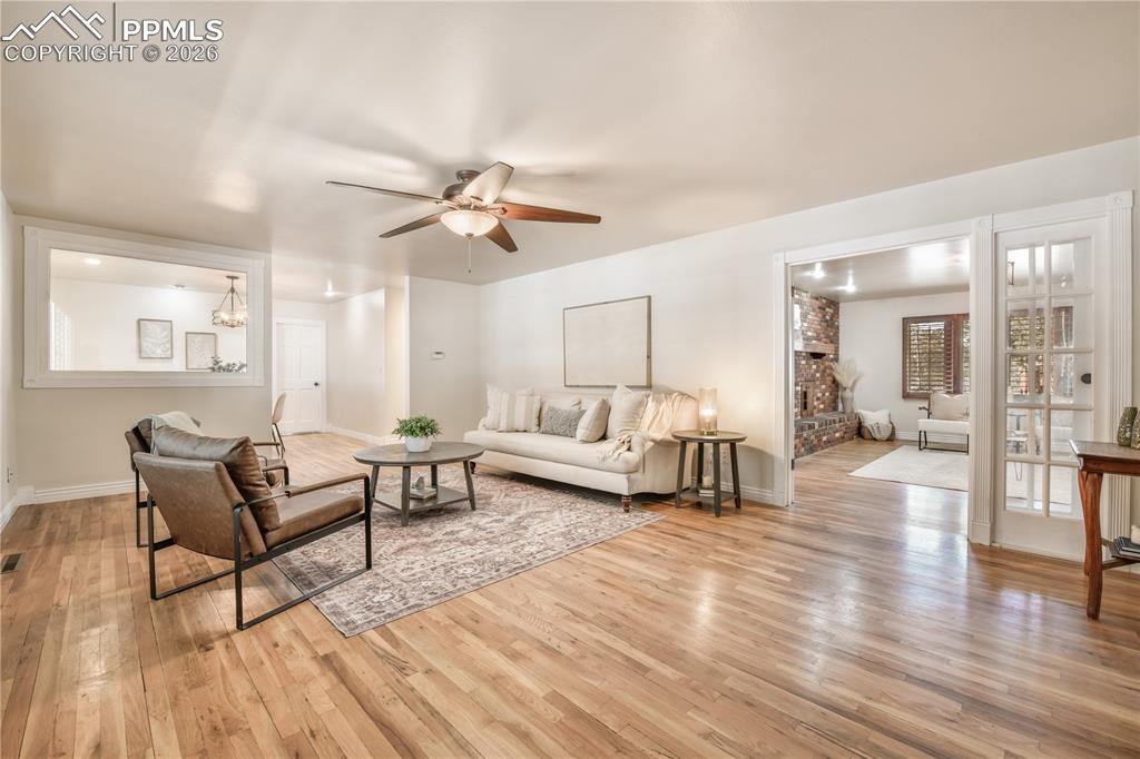 Image 15 of 50: Living Room