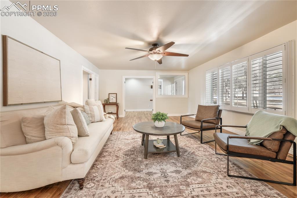 Image 17 of 50: Living Room