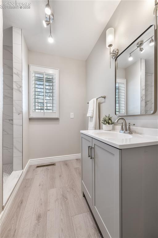 Image 29 of 50: Bathroom