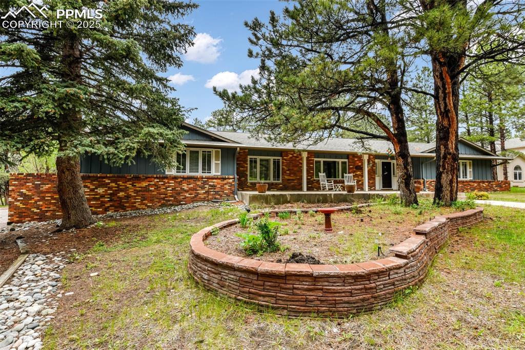 Image 4 of 50: Front of Structure