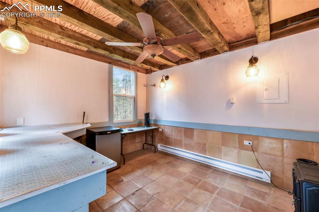 Image 46 of 50: Kitchen