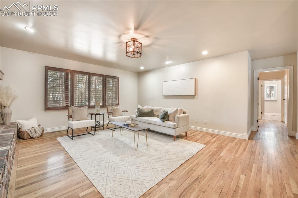 Image 9 of 50: Living Room