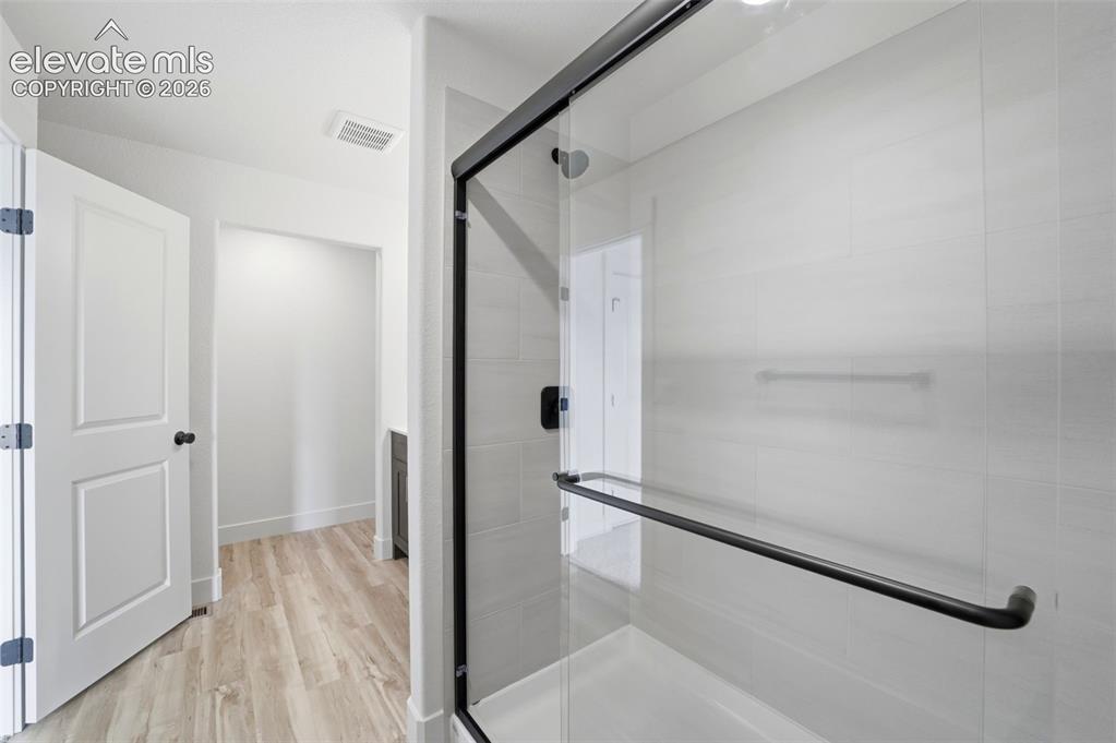 Image 16 of 23: Bathroom