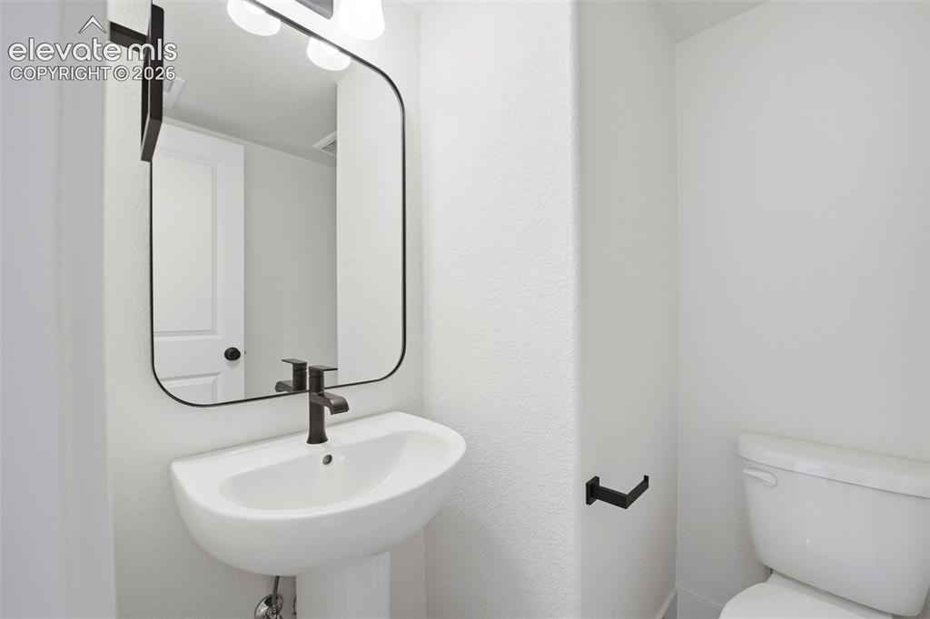 Image 8 of 23: Bathroom