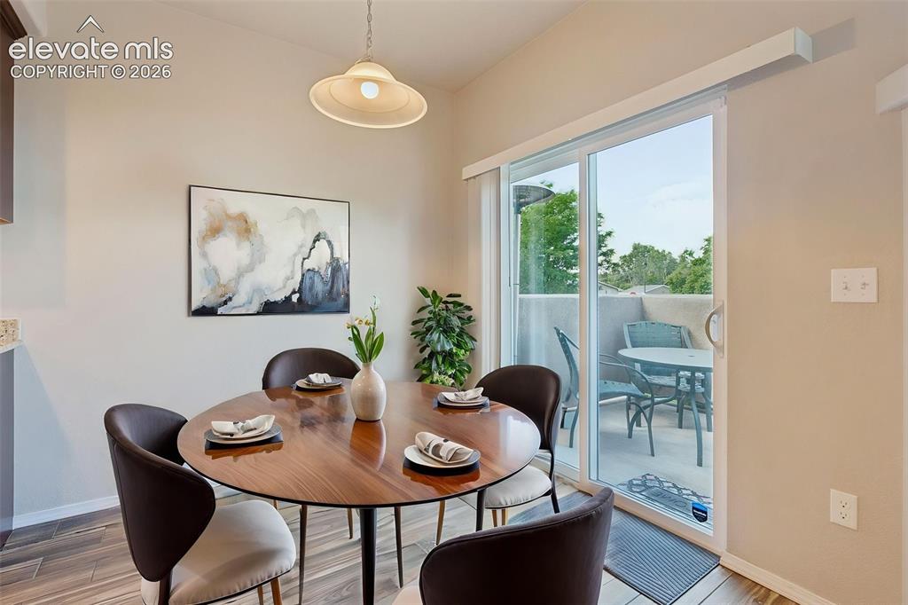 Image 16 of 39: Dining Area