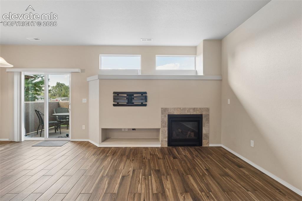 Image 18 of 39: Living Room
