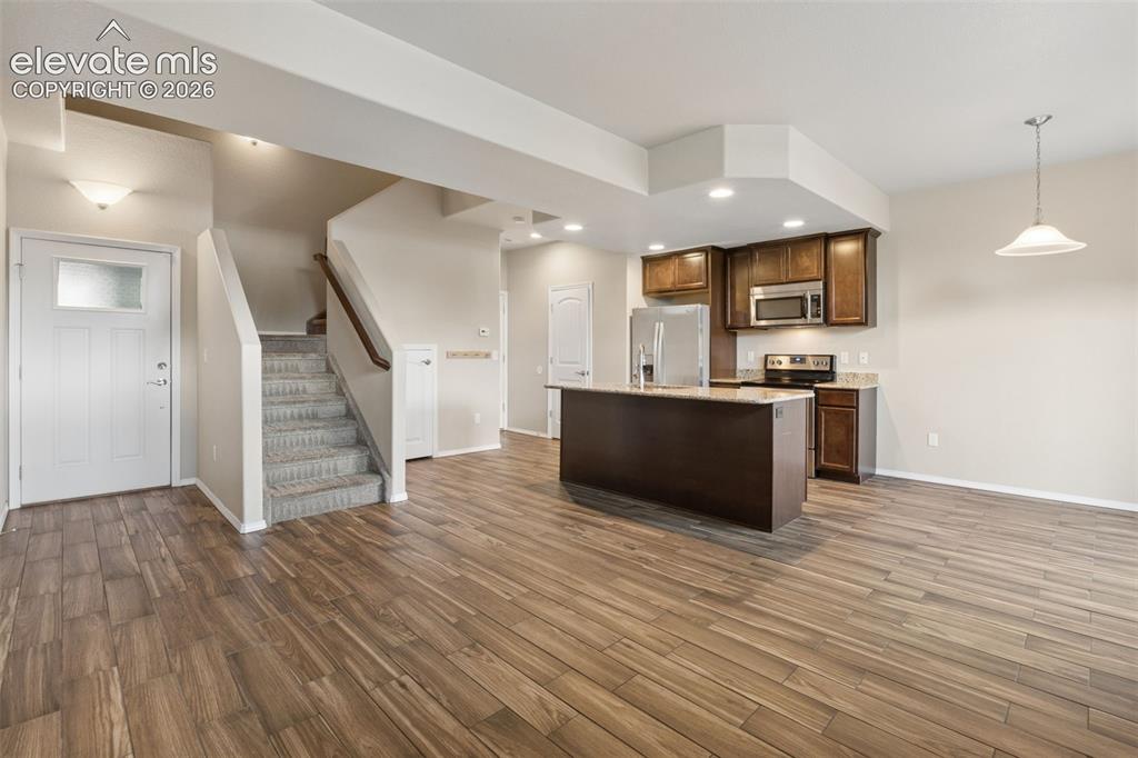 Image 19 of 39: Kitchen
