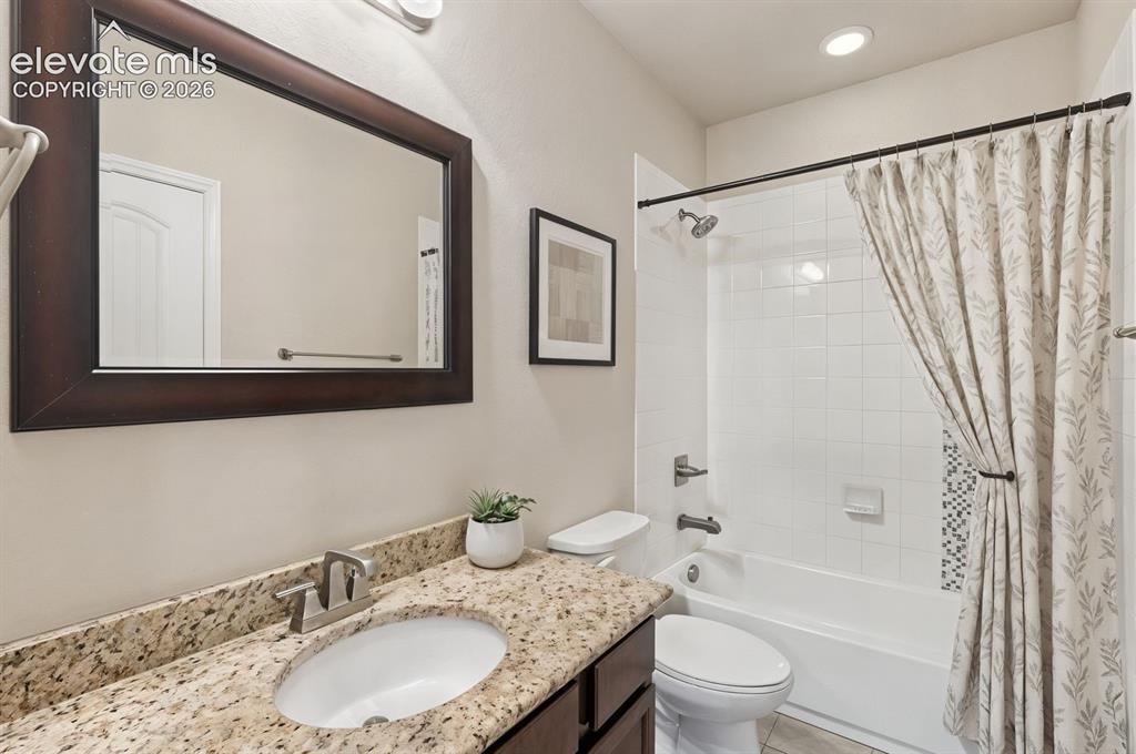 Image 36 of 39: Bathroom