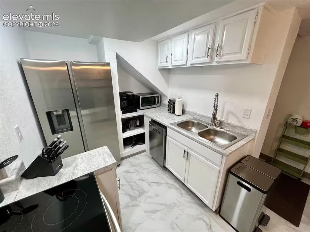Image 15 of 21: Lower Unit