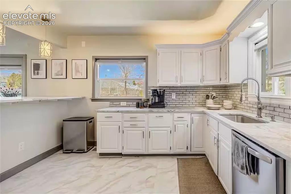 Image 8 of 21: Upper Unit