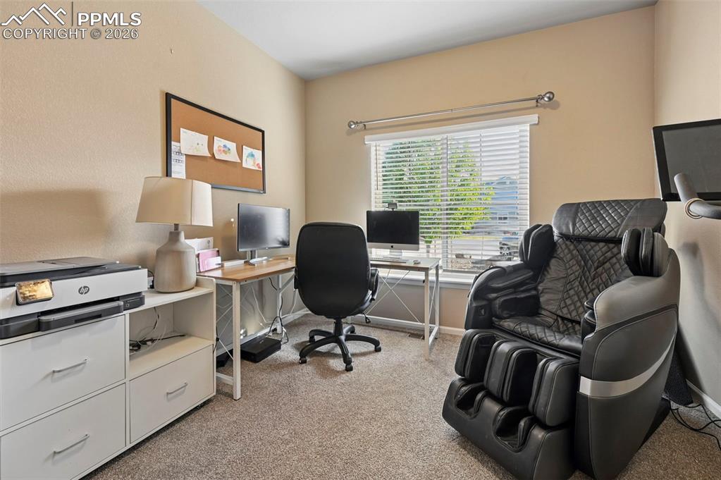 Image 17 of 41: Office