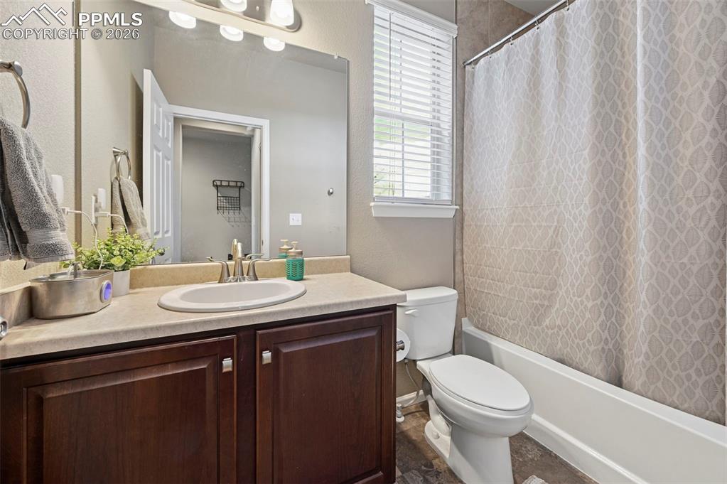 Image 19 of 41: Bathroom