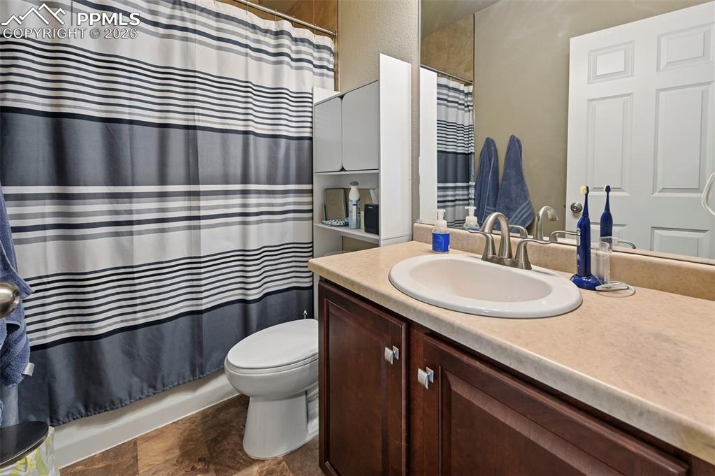 Image 31 of 41: Bathroom