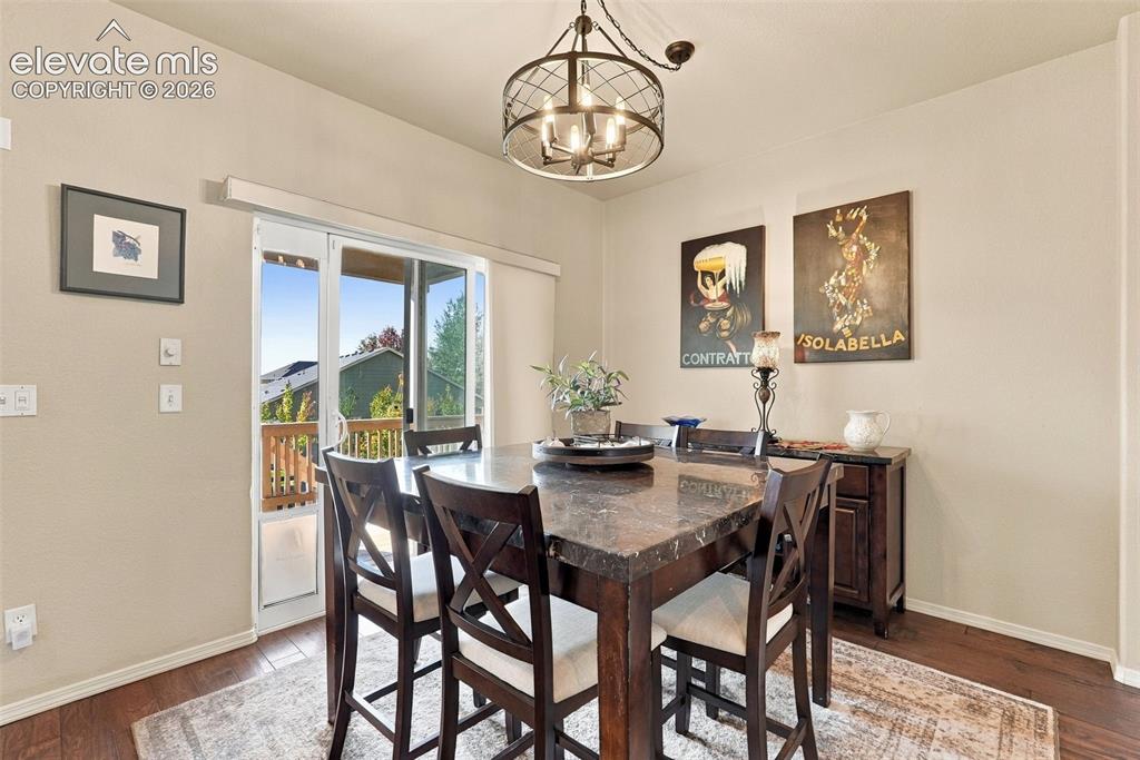 Image 11 of 50: Dining Area