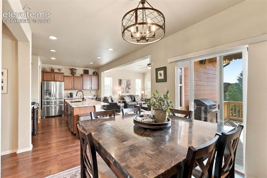 Image 12 of 50: Dining Area