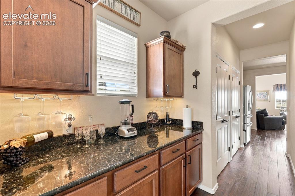 Image 15 of 50: Kitchen