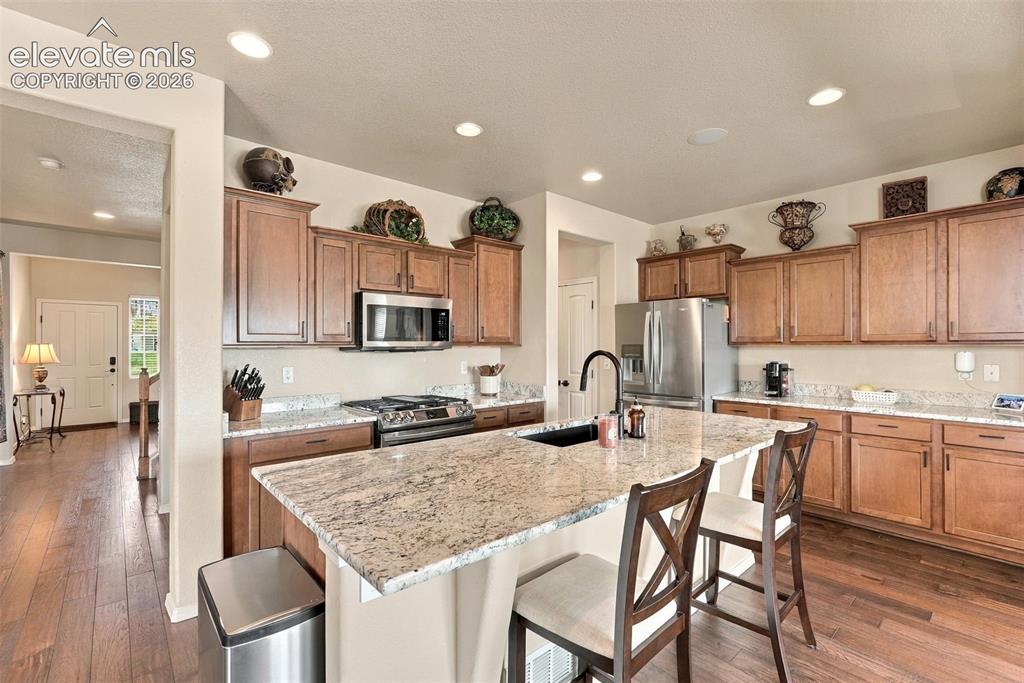 Image 16 of 50: Kitchen