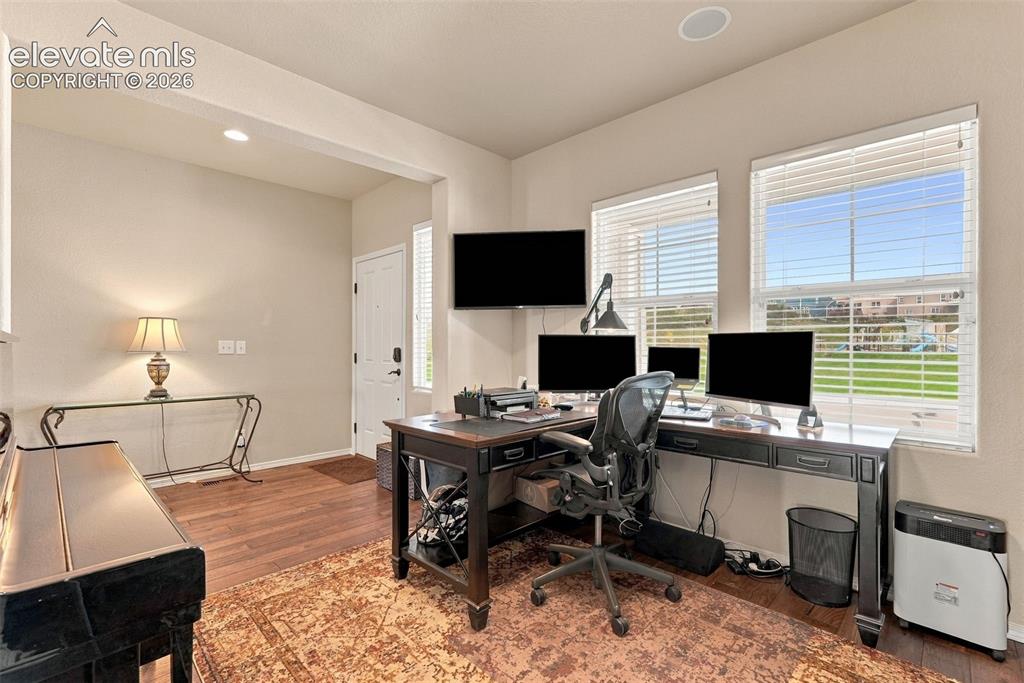 Image 8 of 50: Office