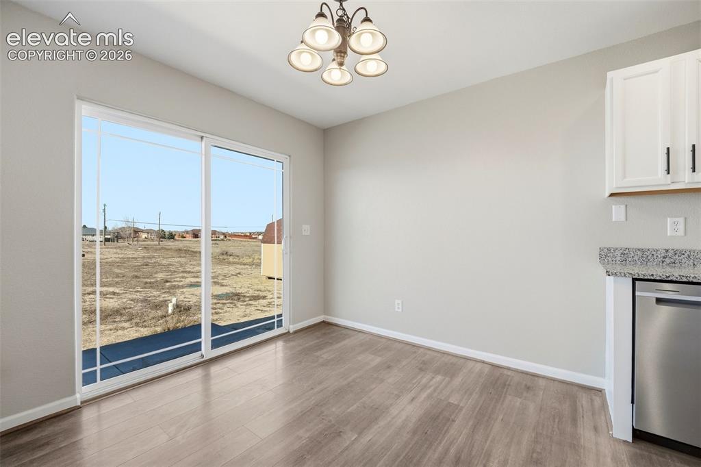 Image 10 of 50: Dining Area