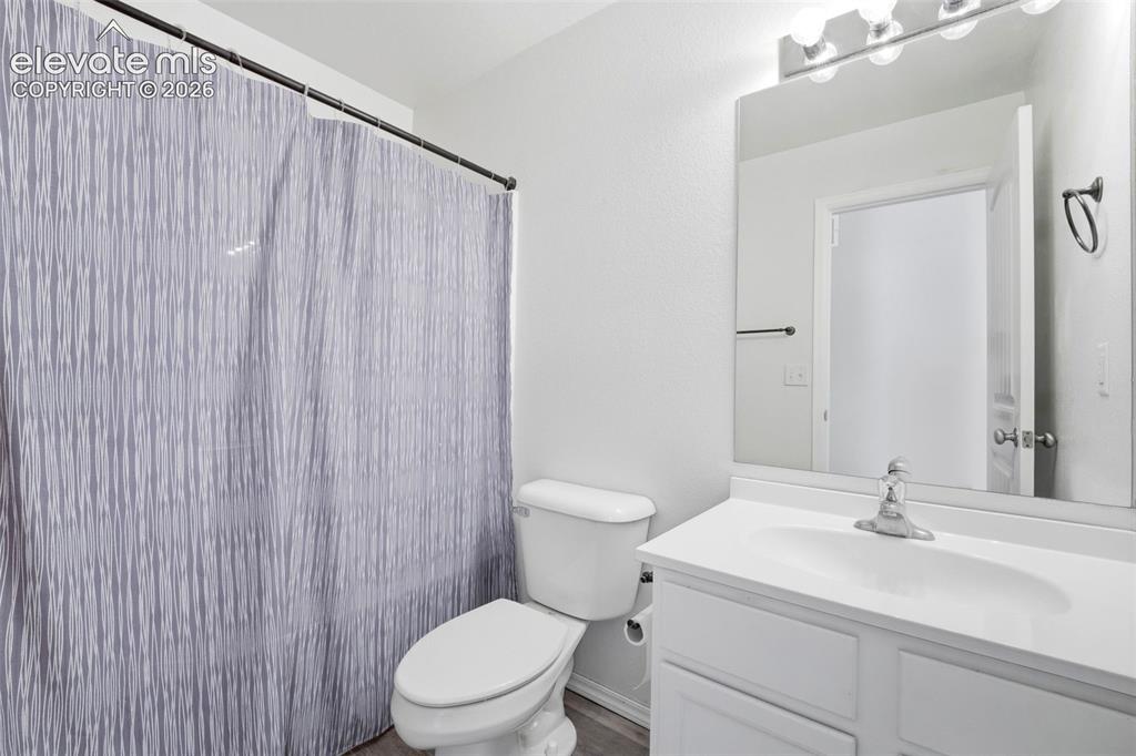 Image 15 of 50: Bathroom