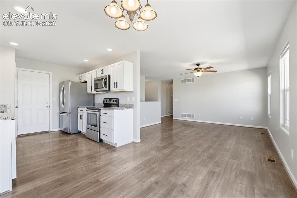 Image 8 of 50: Kitchen