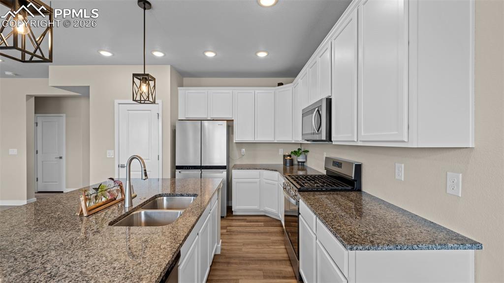 Image 10 of 44: Kitchen