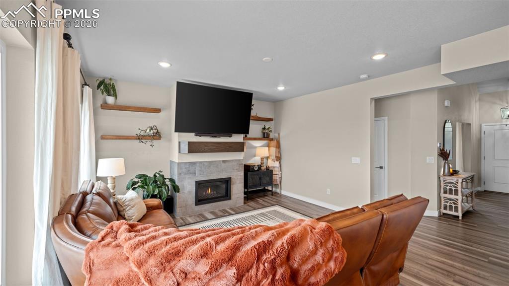 Image 18 of 44: Living Room