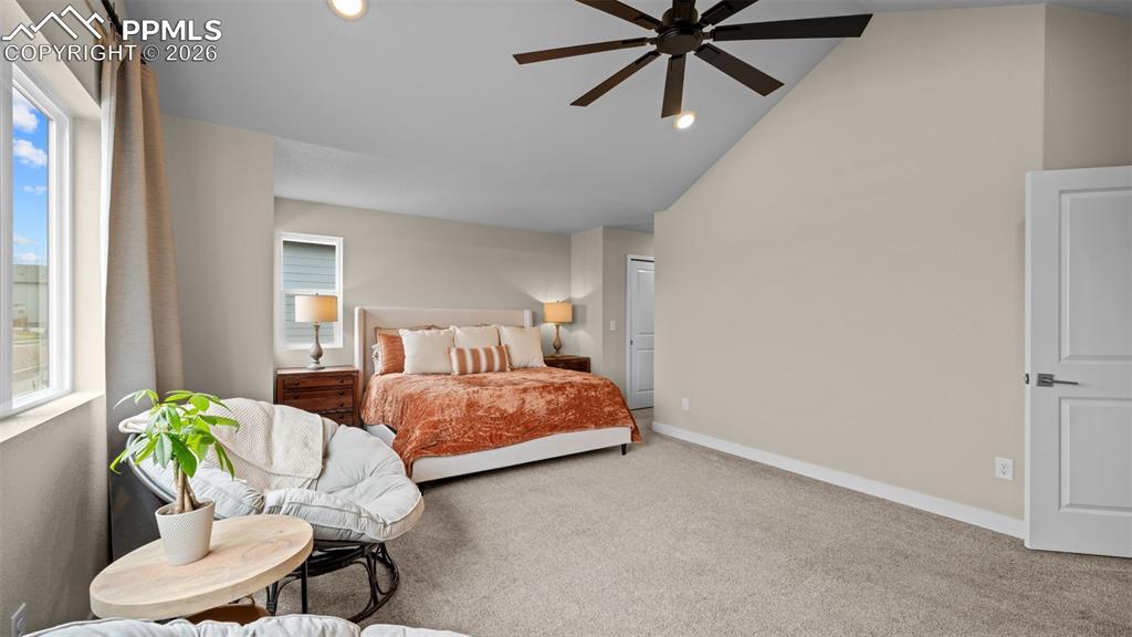 Image 23 of 44: Bedroom