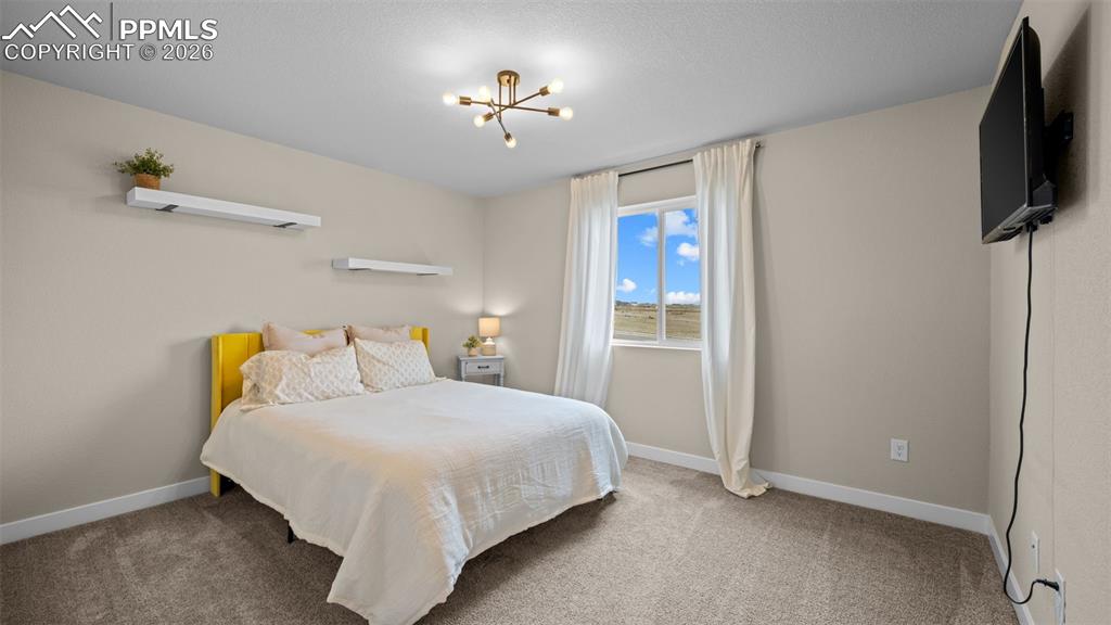 Image 31 of 44: Bedroom