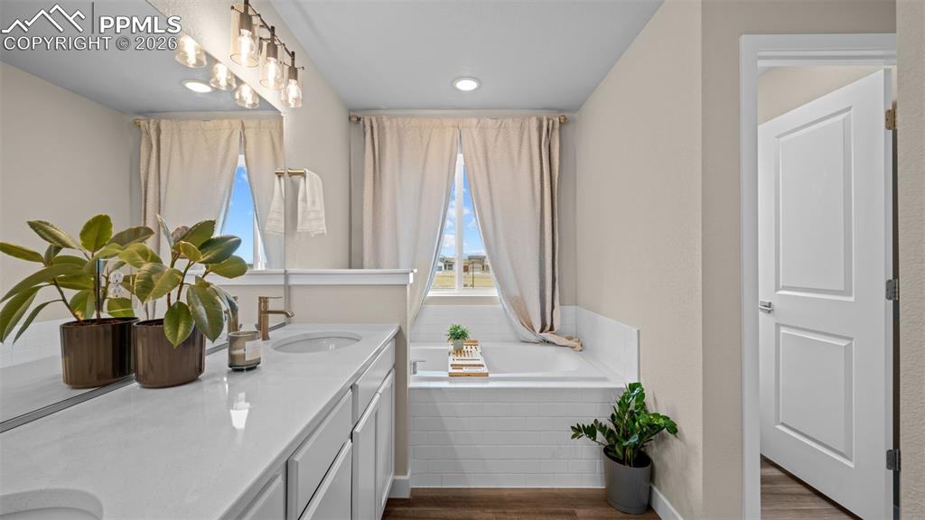 Image 32 of 44: Bathroom